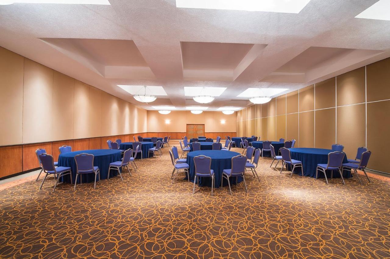 Fiesta Americana Reforma Мехико Экстерьер фото A meeting room at the hotel
